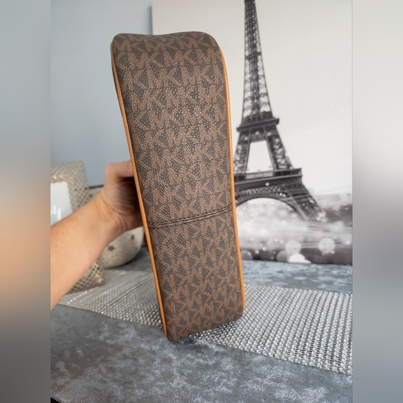 ❗️LOW START❗️Michael Kors Parker Medium Logo Shoulder Bag- NWOT - Picture 9 of 14